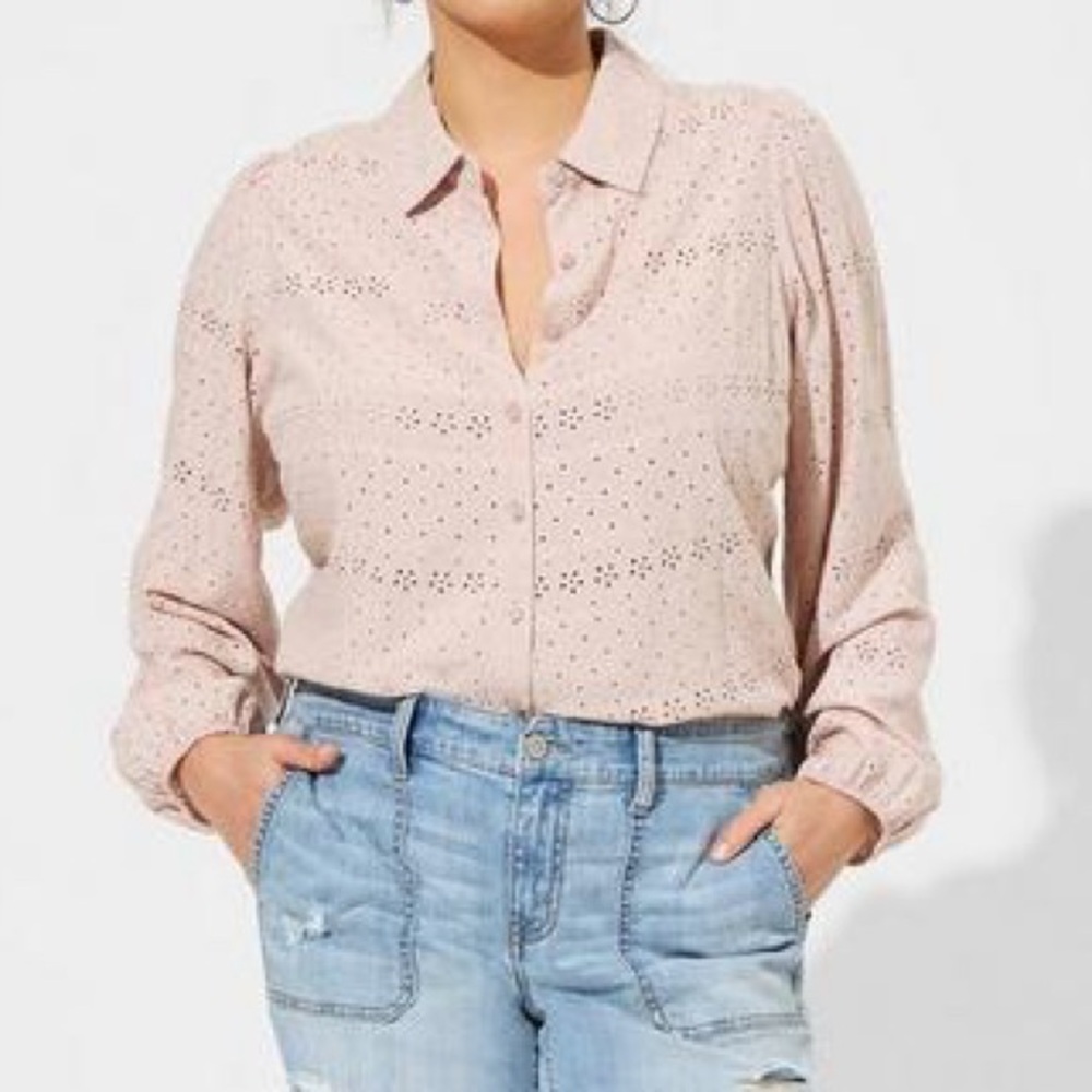 Torrid Eyelet Button Up Long Sleeve Shirt Mushroom (Soft Pink) Women’s Size 2